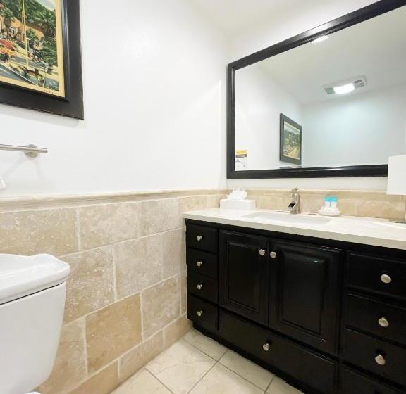 فندق Catalina Courtyard Suites