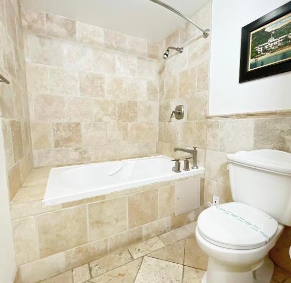 فندق Catalina Courtyard Suites