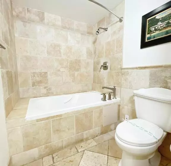 Hotelli Catalina Courtyard Suites