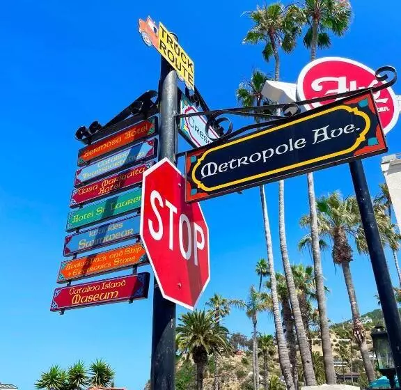 Hotelli Catalina Courtyard Suites