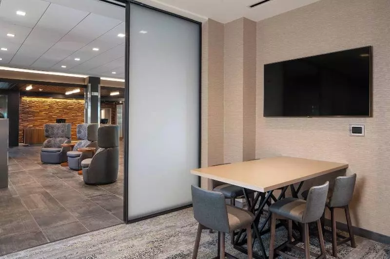 هتل Courtyard By Marriott Lafayette South
