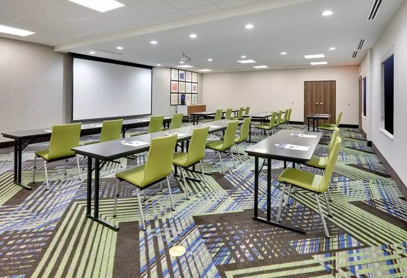 Hotelli Holiday Inn Express & Suites   Plano   The Colony, An Ihg