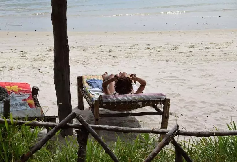 هتل Juani Beach Bungalows