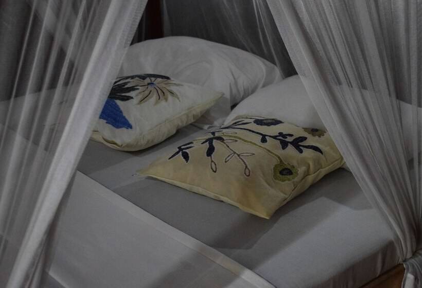 هتل Juani Beach Bungalows