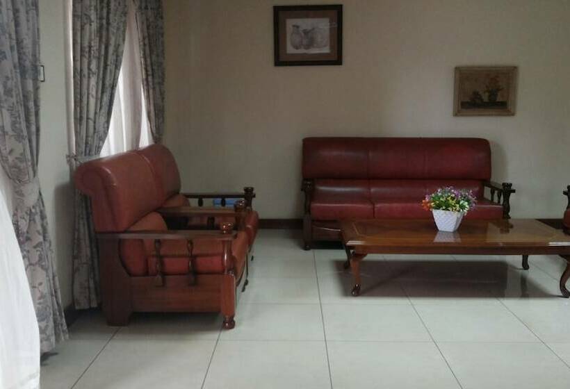 هتل Lillian Towers