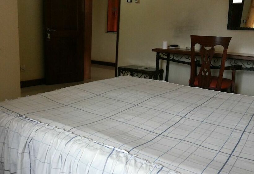 هتل Lillian Towers