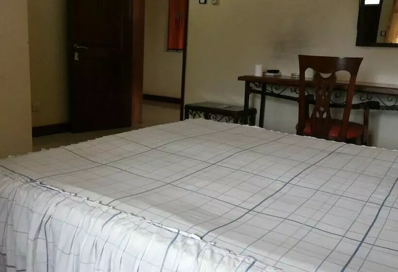 هتل Lillian Towers