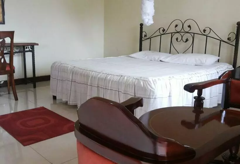 هتل Lillian Towers