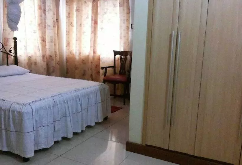 هتل Lillian Towers