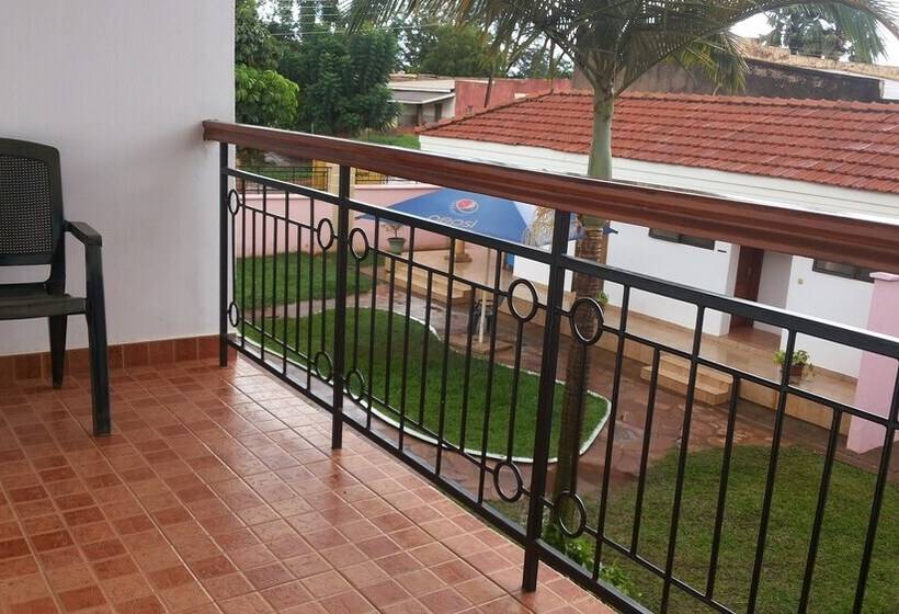 هتل Lillian Towers