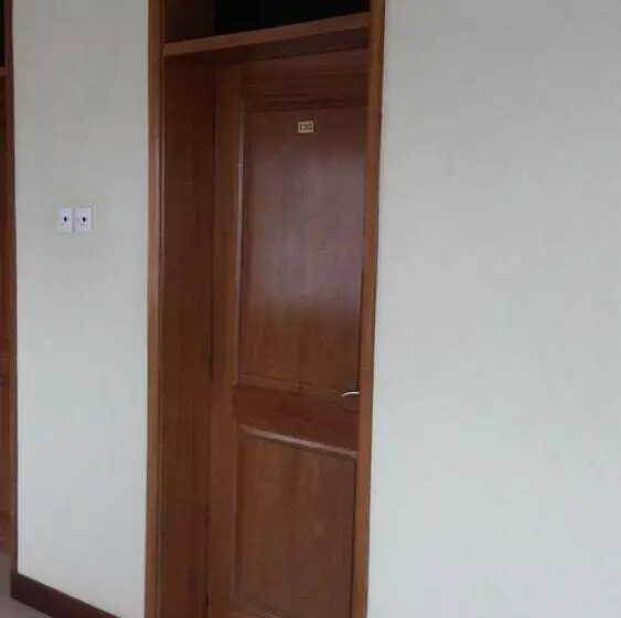 هتل Lillian Towers