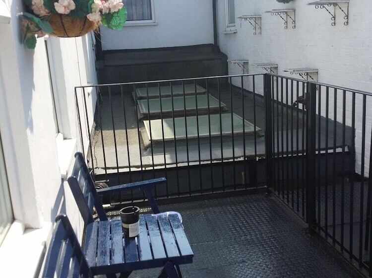 بنسيون The Beach House