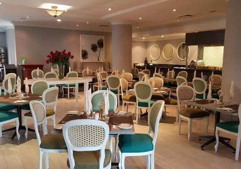 Отель Holiday Inn Johannesburg Airport, An Ihg