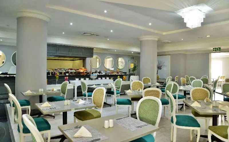 Отель Holiday Inn Johannesburg Airport, An Ihg