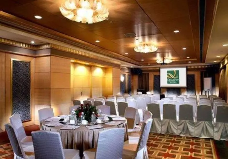 هتل Holiday Inn Express & Suites Singapore Novena, An Ihg