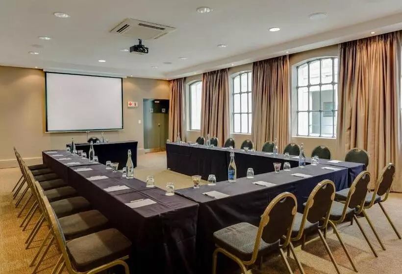 Protea Hotel By Marriott Cape Town Waterfront Breakwater Lodge