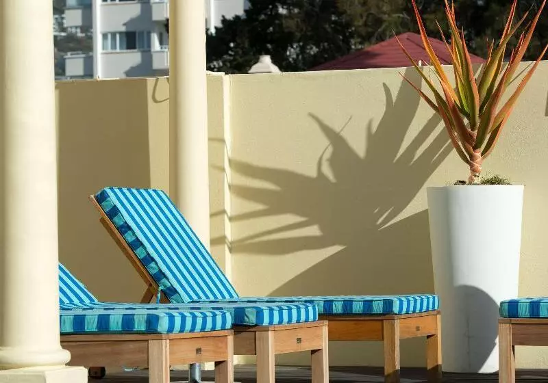 Отель Radisson Blu Le Vendome