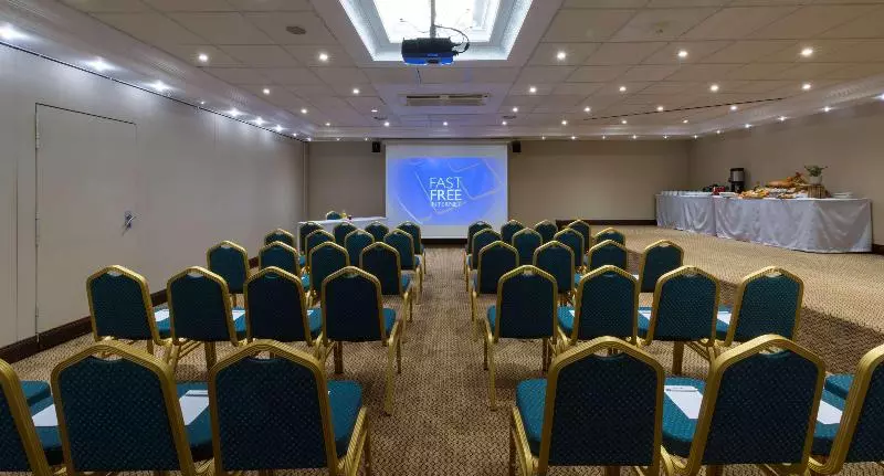 Отель Radisson Blu Le Vendome