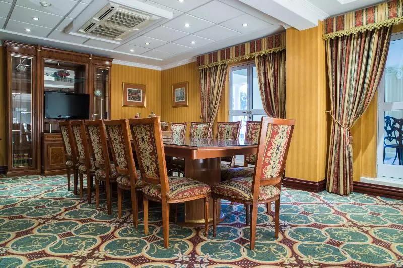 Отель Radisson Blu Le Vendome