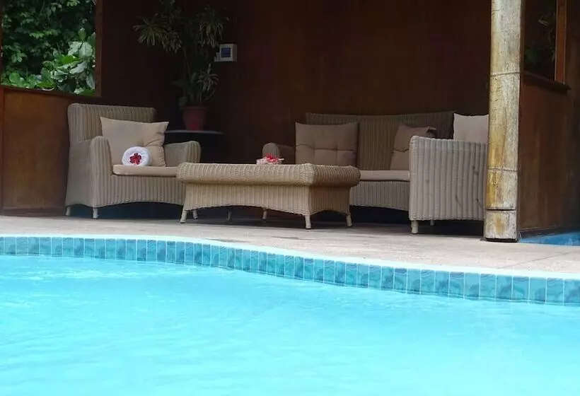 هتل Reef Holiday Apartments