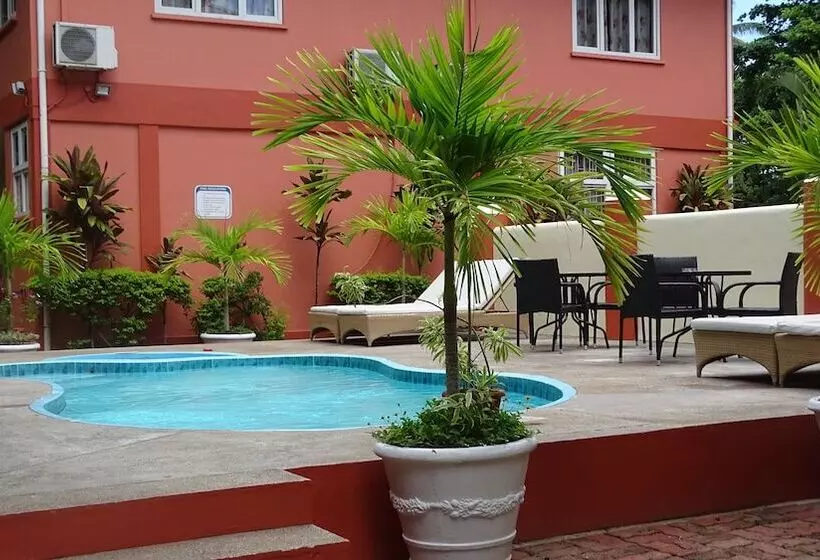 هتل Reef Holiday Apartments