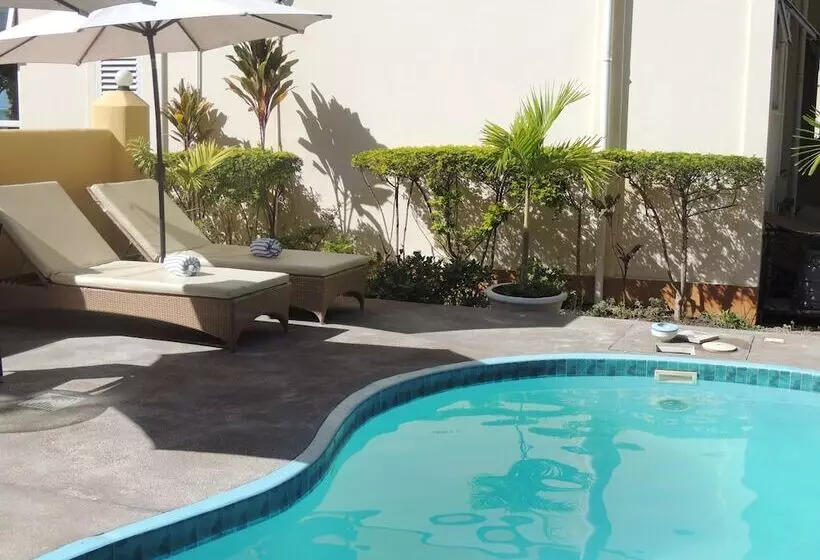 هتل Reef Holiday Apartments