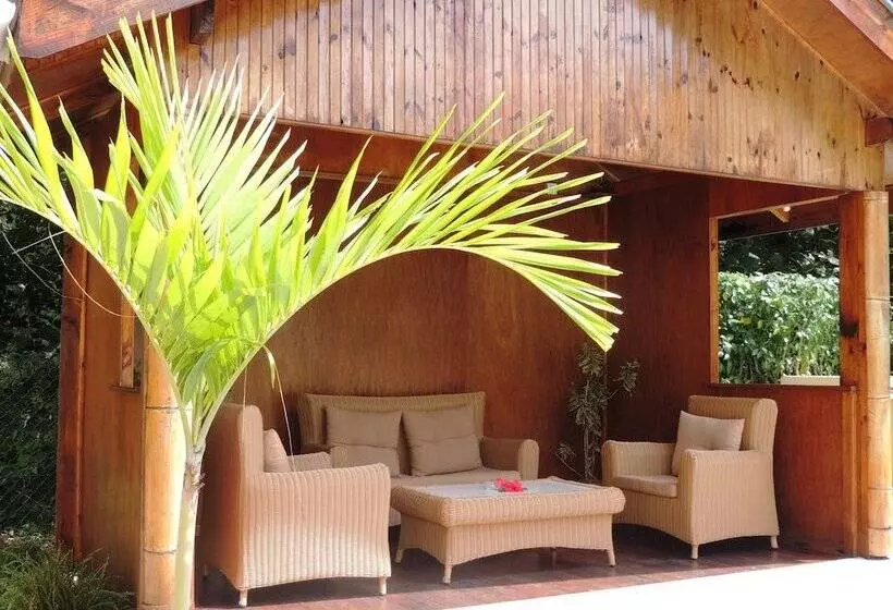 هتل Reef Holiday Apartments