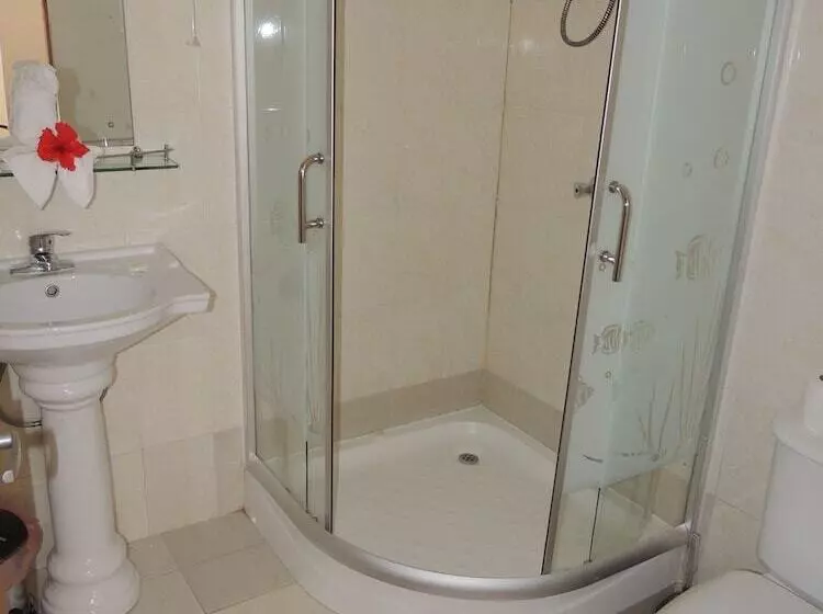 هتل Reef Holiday Apartments