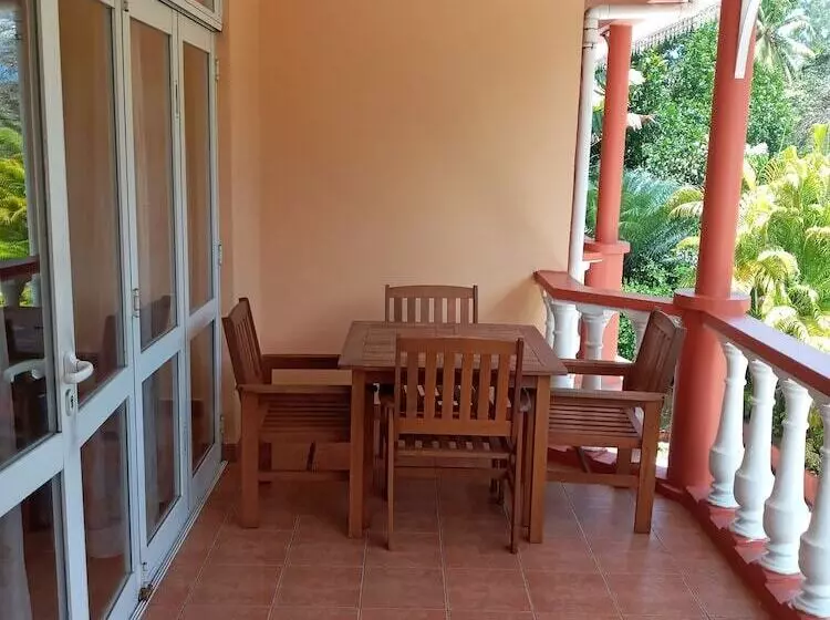 هتل Reef Holiday Apartments