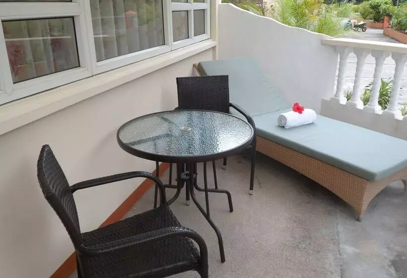 هتل Reef Holiday Apartments