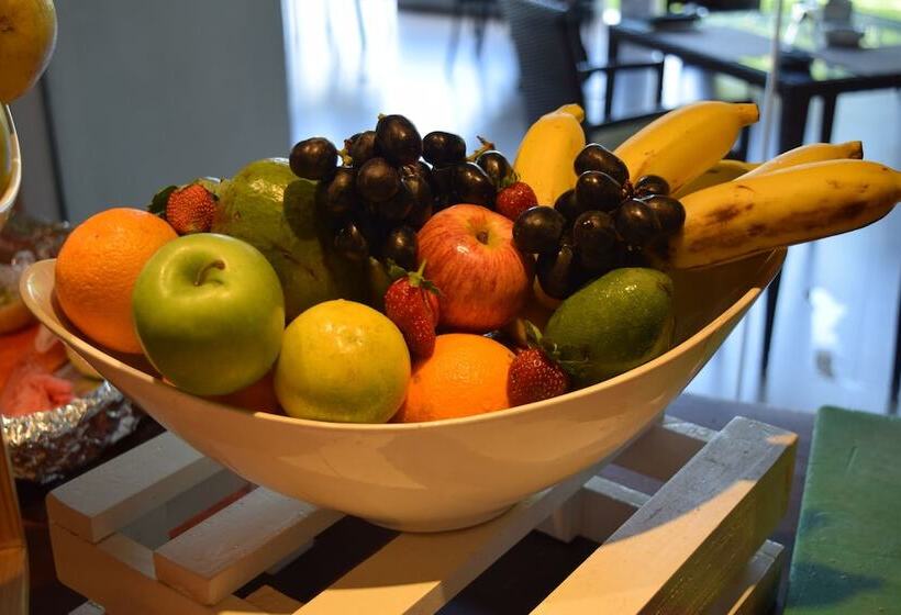 בית מלון כפרי Vivanta Colombo Airport Garden