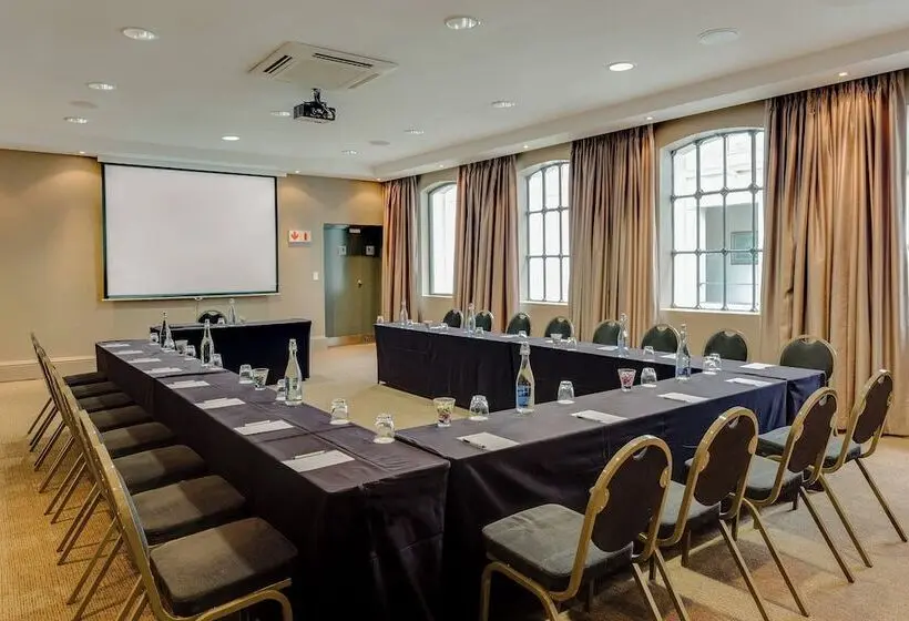 Protea Hotel By Marriott Cape Town Waterfront Breakwater Lodge