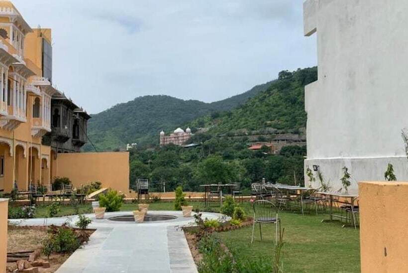 ホテル Krishna Restaurants And Resorts