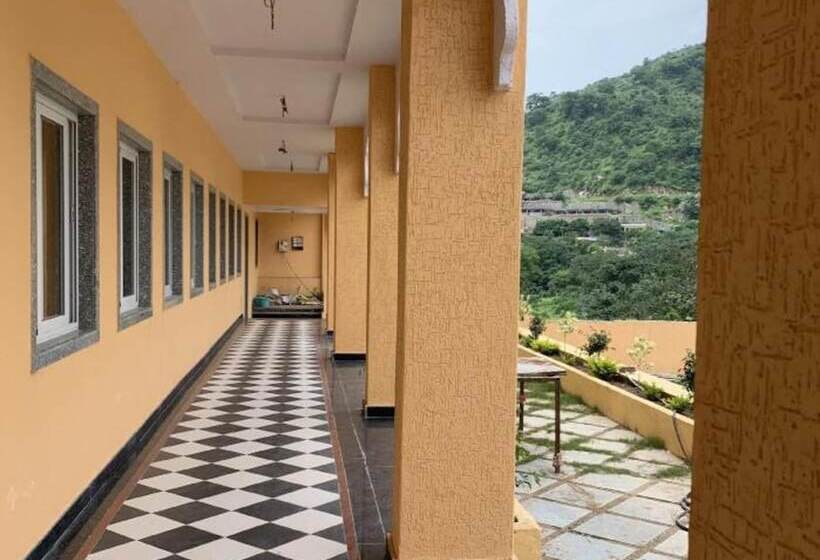 ホテル Krishna Restaurants And Resorts