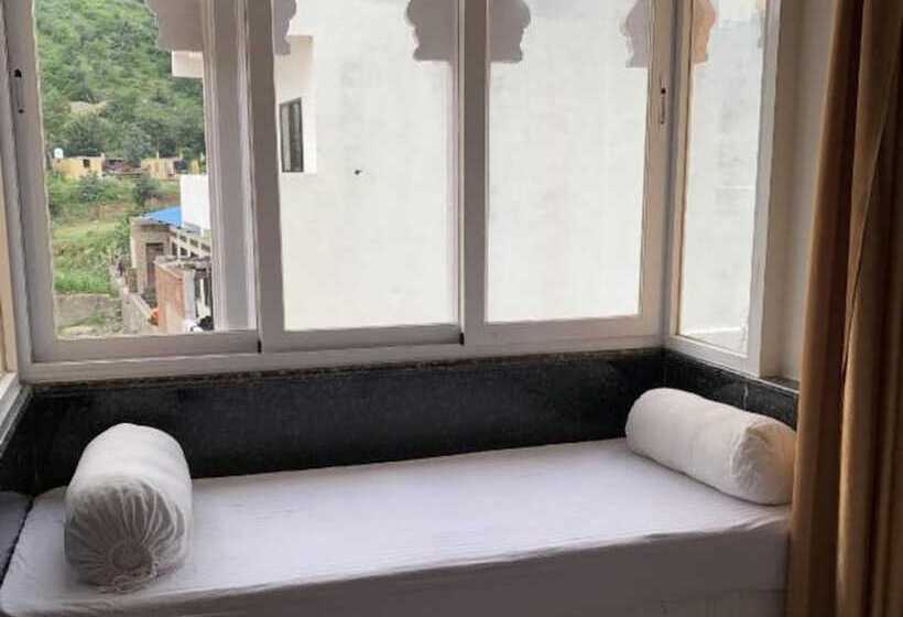 ホテル Krishna Restaurants And Resorts