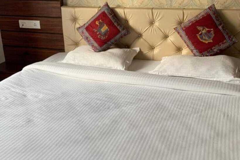 ホテル Krishna Restaurants And Resorts