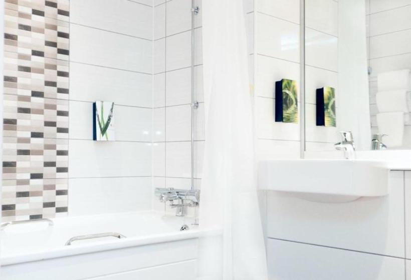 בית מלון כפרי Newport Central