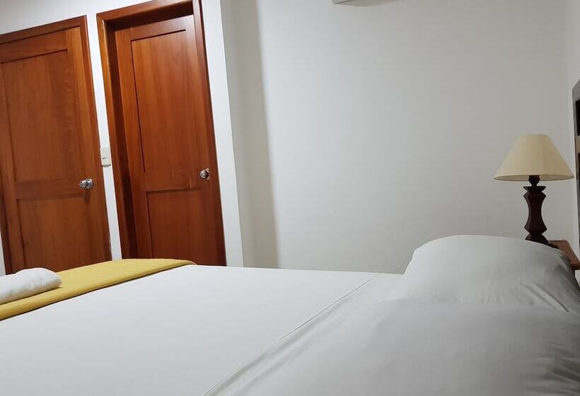 بنسيون Gloria Galápagos Inn