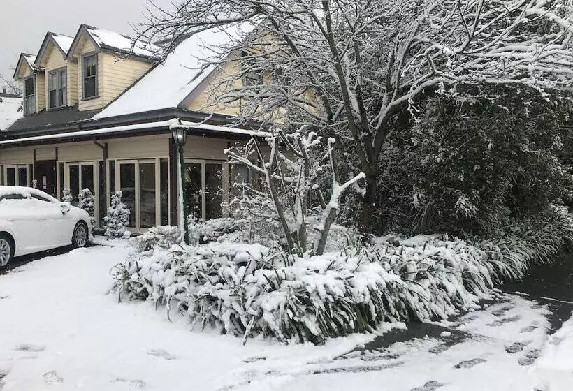 Majatalo Kurrara Historic Guest House