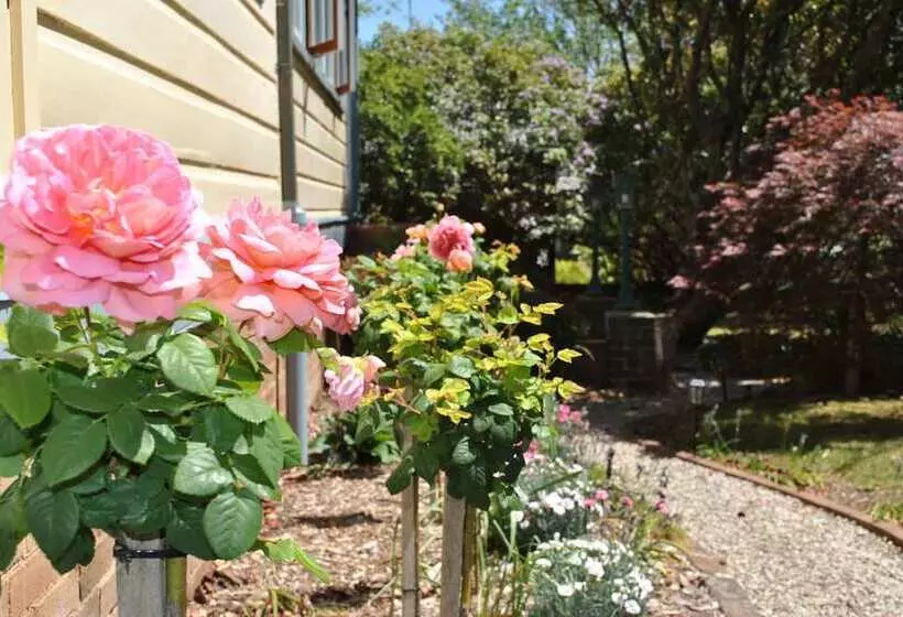 Majatalo Kurrara Historic Guest House