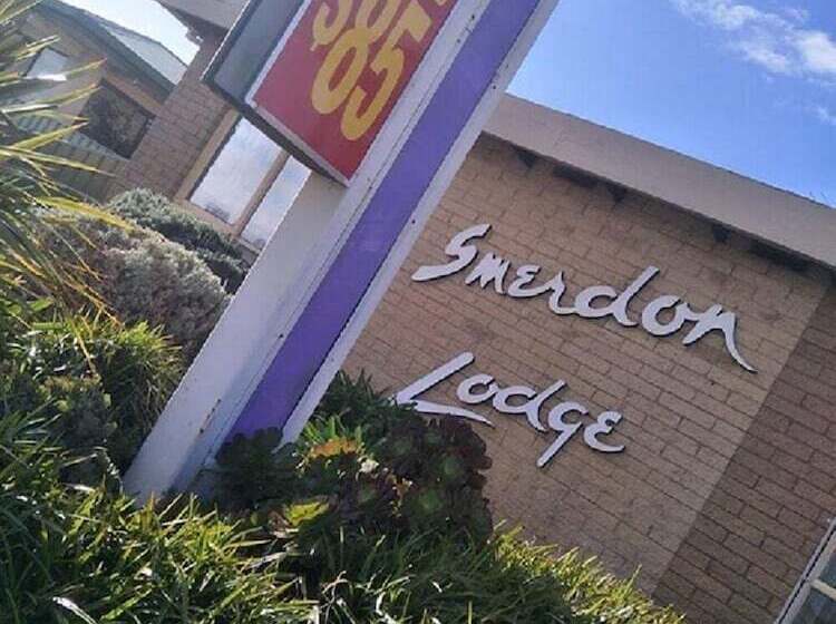 Smerdon Lodge Motel