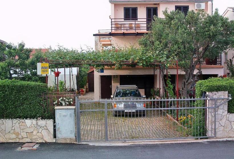 Apartments Viktor Rogoznica