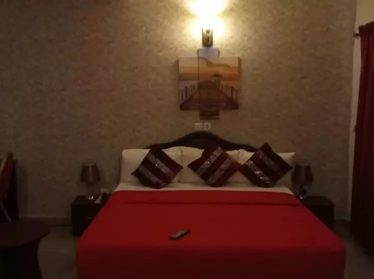 Commodore Hotels