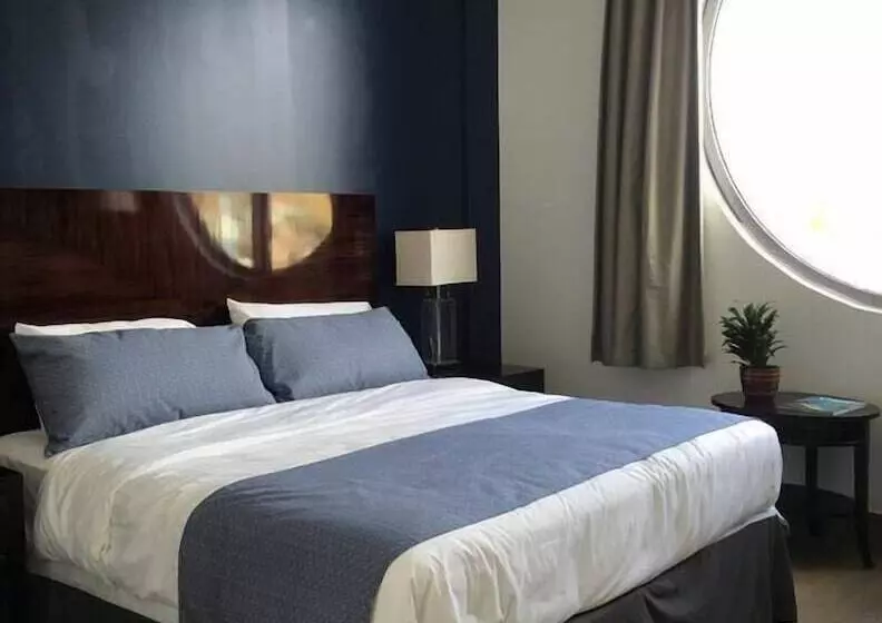 Commodore Hotels