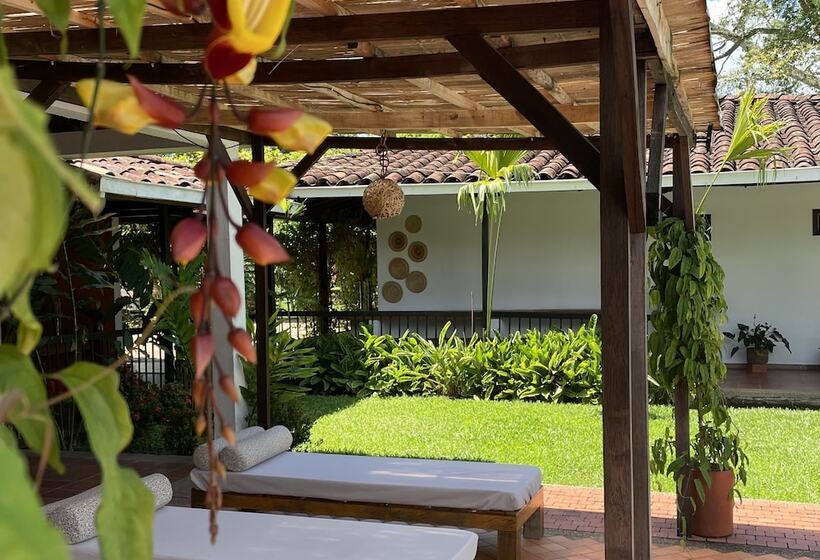 هتل Muchosur Quimbaya