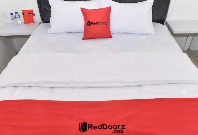 ホテル Reddoorz Plus @ Kemayoran