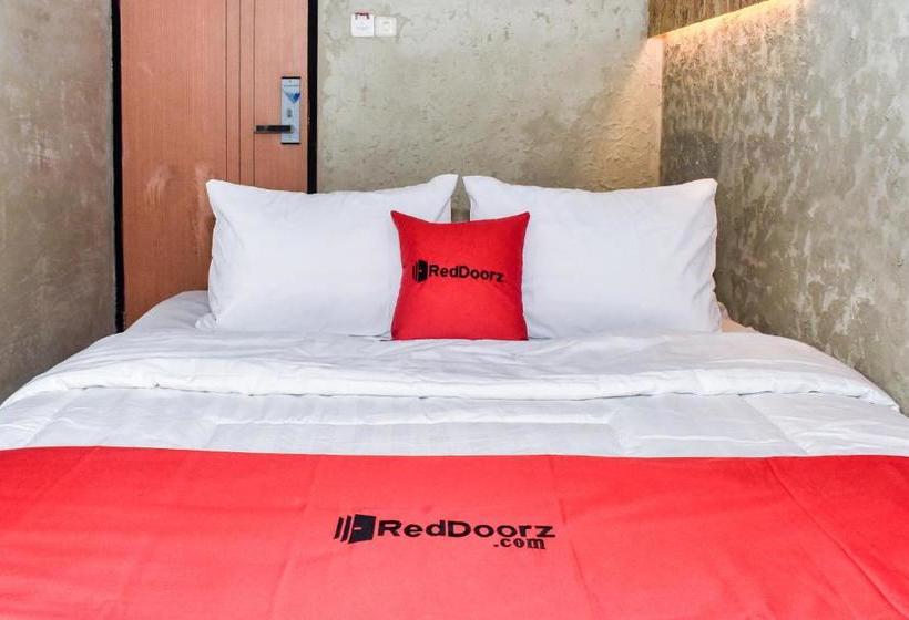 فندق Reddoorz Plus @ Kemayoran