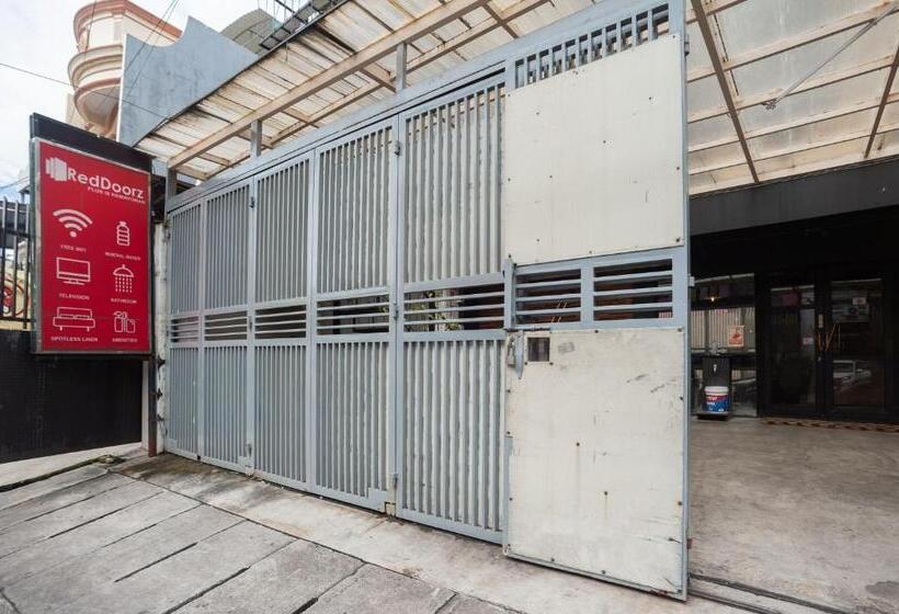 فندق Reddoorz Plus @ Kemayoran