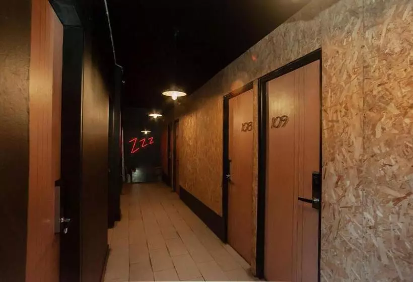 ホテル Reddoorz Plus @ Kemayoran