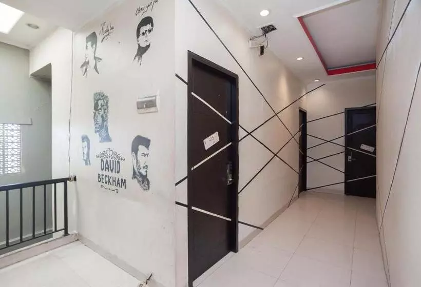 ホテル Reddoorz Plus @ Kemayoran